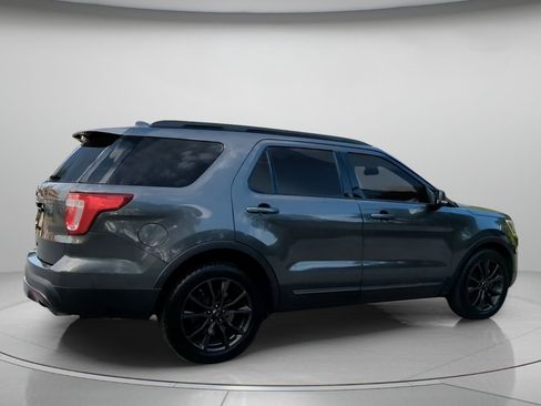 Certified 2017 Ford Explorer XLT w/ Equipment Group 202A FWD image 29