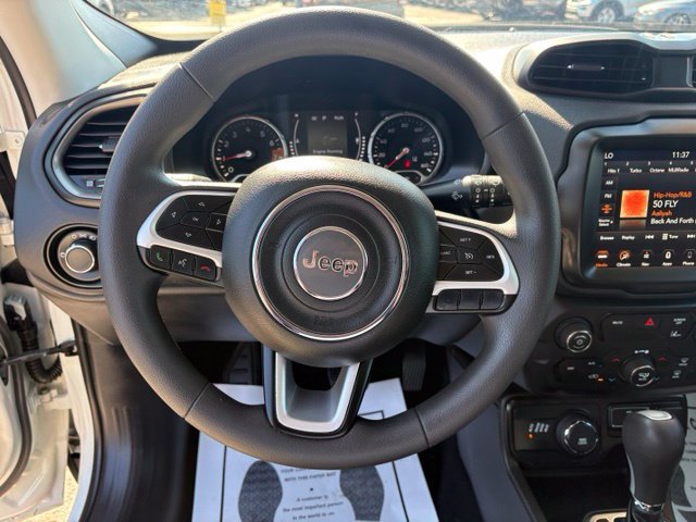 Used 2023 Jeep Renegade Latitude AWD/4WD image 15
