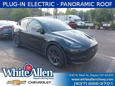 Used 2024 Tesla Model Y Long Range AWD/4WD image 1