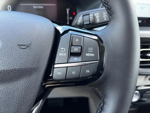 Used 2025 Ford Escape SE FWD image 11
