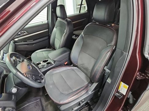 Used 2018 Ford Explorer XLT w/ Equipment Group 202A FWD image 31
