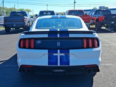 Used 2016 Ford Mustang Shelby GT350 w/ Technology Package image 9