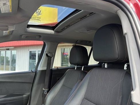 Used 2018 Chevrolet Trax LT w/ Sun & Sound Package FWD image 16