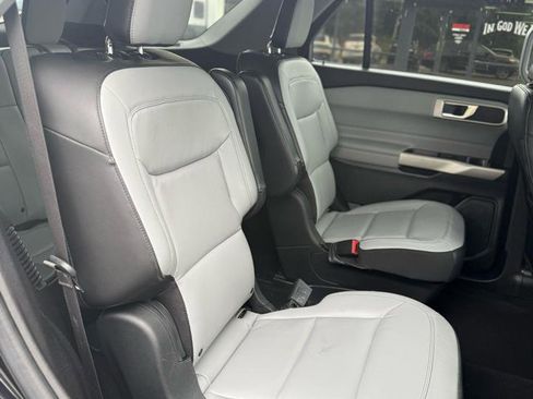 Used 2021 Ford Explorer XLT w/ Equipment Group 202A AWD/4WD image 14