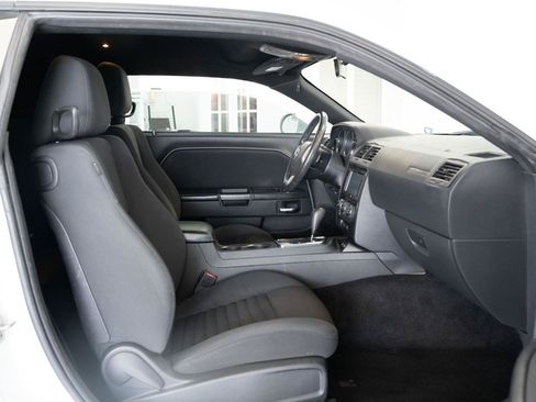 Used 2014 Dodge Challenger SXT RWD image 17