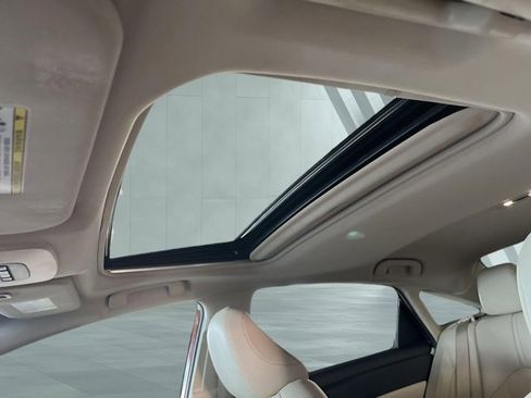 Used 2022 Toyota Avalon XLE w/ Moonroof Package image 18