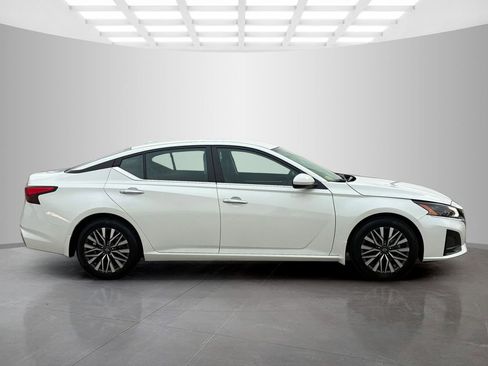 Used 2023 Nissan Altima 2.5 SV image 4