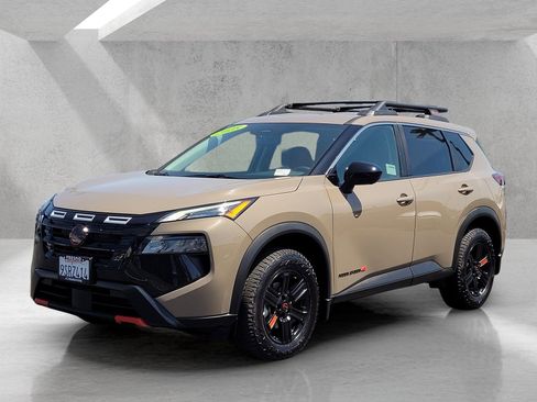 Used 2025 Nissan Rogue SV AWD/4WD image 9
