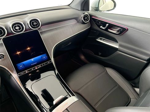 Used 2025 Mercedes-Benz GLC 300 4MATIC image 22
