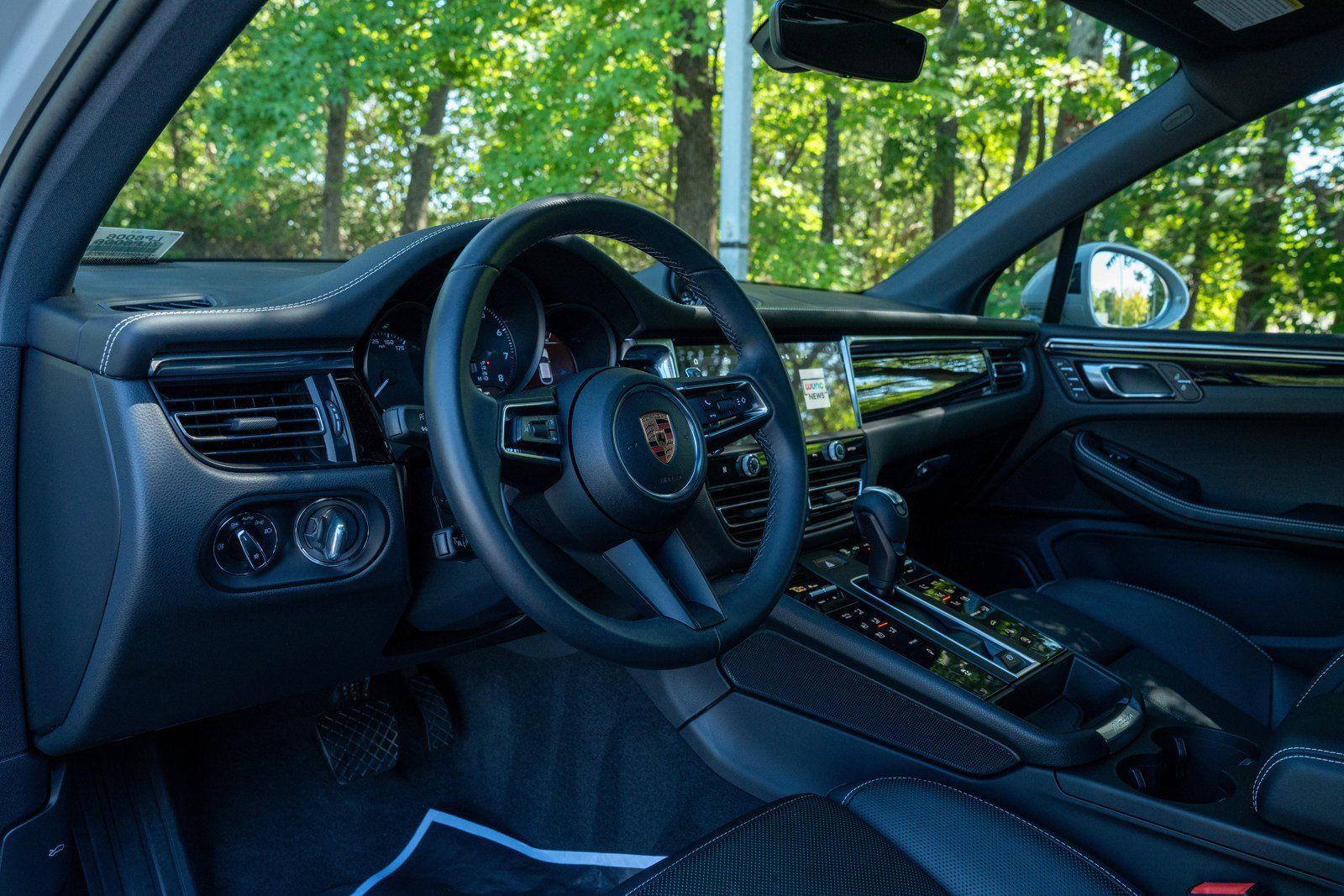 Certified 2026 Porsche Macan AWD/4WD image 4