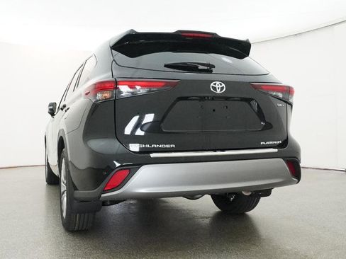 New 2026 Toyota Highlander Platinum AWD/4WD image 7