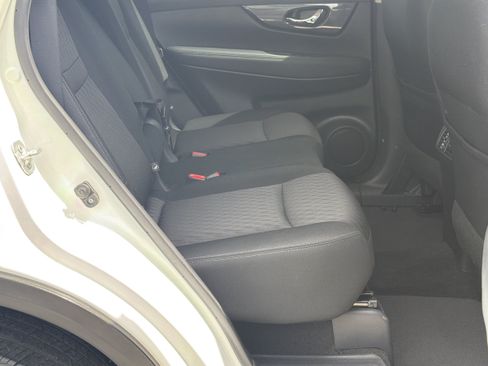 Used 2018 Nissan Rogue SV w/ Premium Package FWD image 15