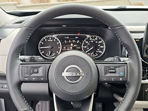 New 2025 Nissan Pathfinder SL image 14