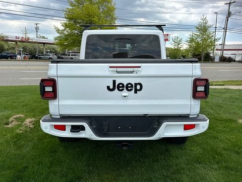 Used 2022 Jeep Gladiator Overland AWD/4WD image 3