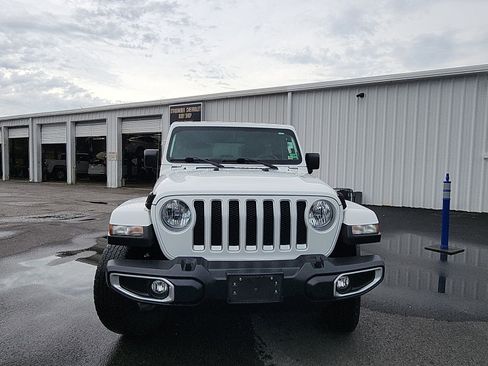 Used 2022 Jeep Wrangler Unlimited Sahara w/ Cold Weather Group AWD/4WD image 8