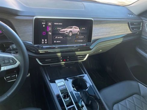 Used 2025 Volkswagen Atlas SEL Premium R-Line image 17