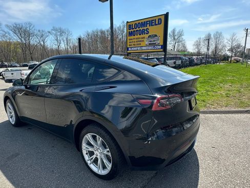 Used 2022 Tesla Model Y Long Range image 7