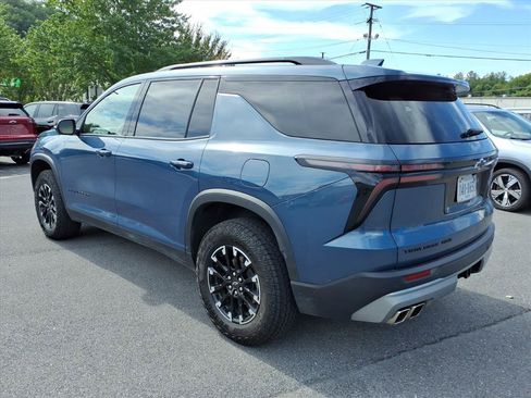 Used 2025 Chevrolet Traverse Z71 w/ Driver Confidence Package AWD/4WD image 3