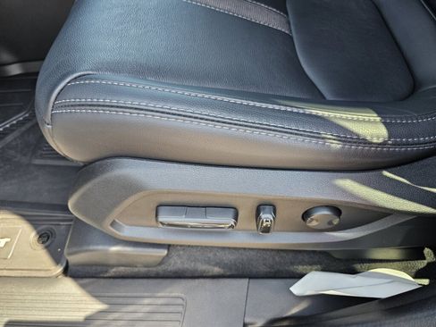 Used 2025 Honda Pilot EX-L image 18