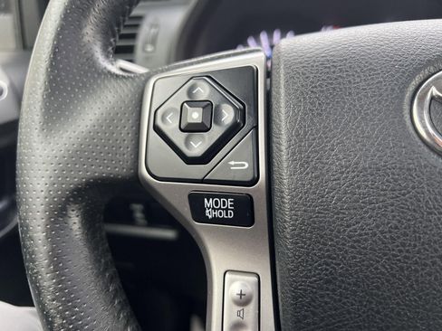 Used 2017 Toyota 4Runner SR5 Premium image 12