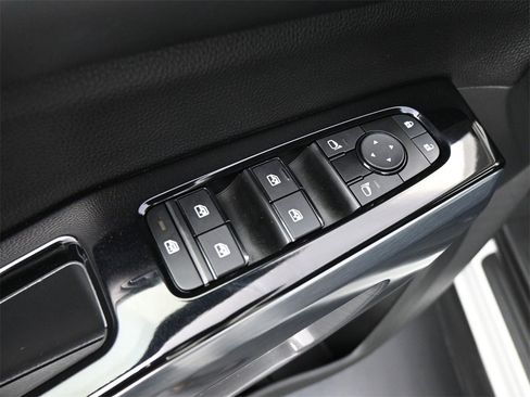 Used 2024 Nissan Pathfinder SL image 4