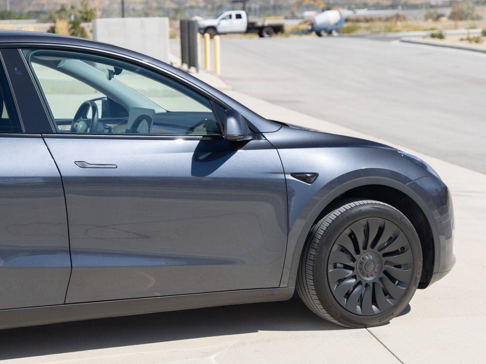 Used 2024 Tesla Model Y Long Range AWD/4WD image 12