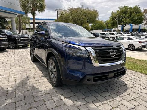 Used 2025 Nissan Pathfinder SV FWD image 17
