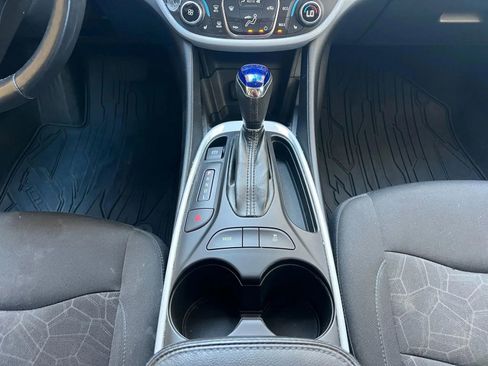 Used 2017 Chevrolet Volt LT w/ Comfort Package image 17