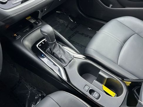 Used 2025 Toyota Corolla XLE image 27