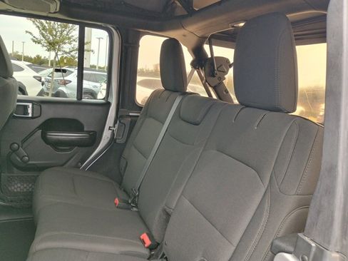 Used 2018 Jeep Wrangler Unlimited Sport image 16