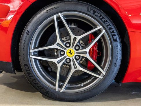 Used 2015 Ferrari California T RWD image 23
