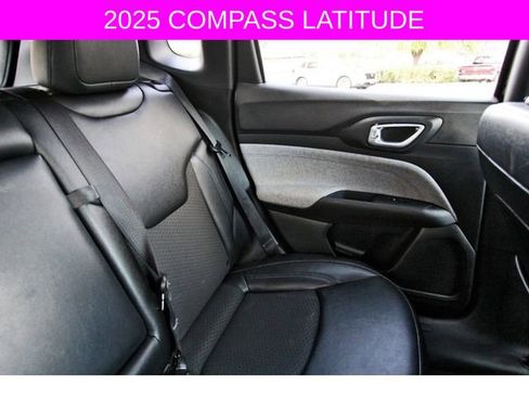 Used 2025 Jeep Compass Latitude image 13