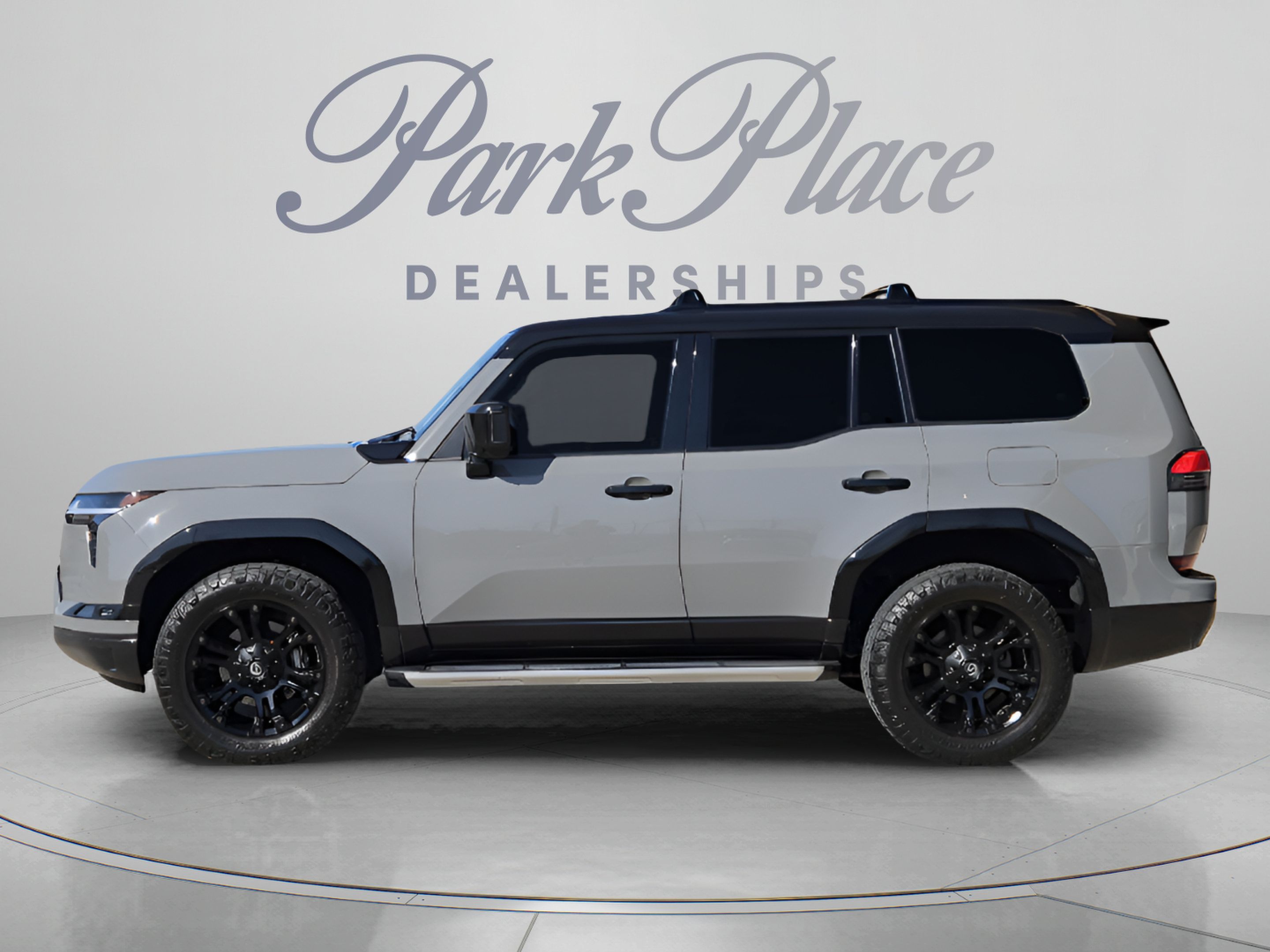 Used 2024 Lexus GX 550 w/ Accessory Package (Z1) AWD/4WD image 2
