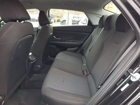 Used 2023 Hyundai Elantra SE image 11