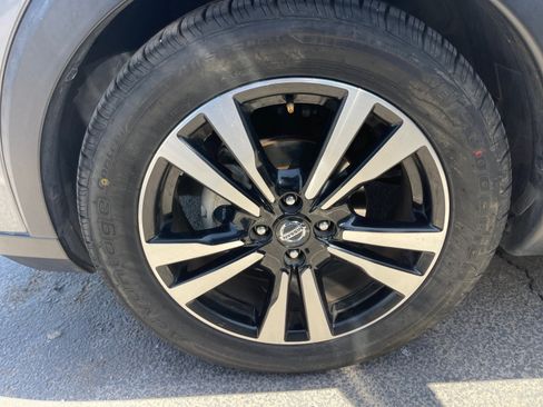 Used 2020 Nissan Kicks SR FWD image 24