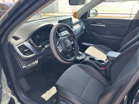 Used 2023 Kia Seltos S FWD image 6
