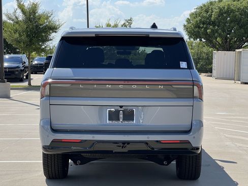 New 2025 Lincoln Navigator L Reserve w/ Jet Appearance Package image 8