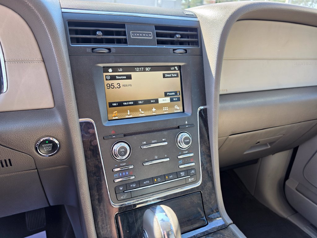 Used 2017 Lincoln Navigator Select RWD image 24