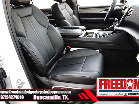 New 2026 Jeep Grand Wagoneer 2WD w/ Premium Group I image 16