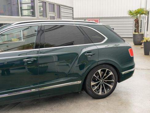 Used 2017 Bentley Bentayga AWD/4WD image 5