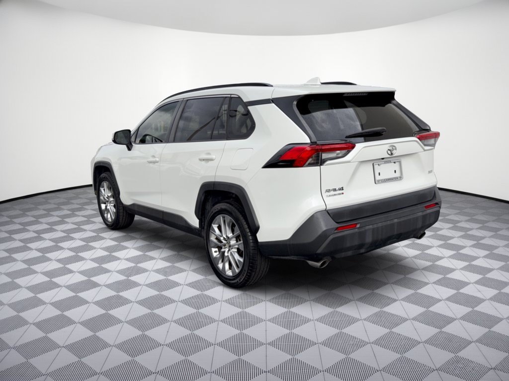 Used 2019 Toyota RAV4 XLE Premium FWD image 3