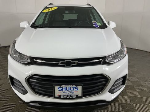 Used 2022 Chevrolet Trax LT w/ Driver Confidence Package AWD/4WD image 3