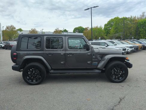 Used 2022 Jeep Wrangler Unlimited Sahara w/ Cold Weather Group AWD/4WD image 7