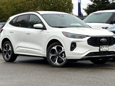 Used 2024 Ford Escape ST-Line Elite w/ Premium Technology Package image 2