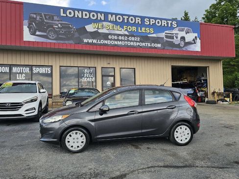 Used 2015 Ford Fiesta SE image 2