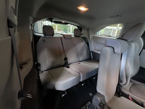 Used 2023 Toyota Sienna LE AWD/4WD image 22