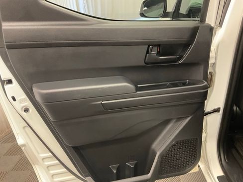 Used 2025 Toyota Tacoma SR5 AWD/4WD image 30