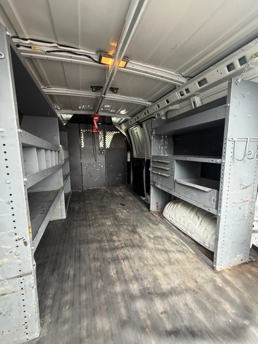 Used 2014 Chevrolet Express 2500 RWD image 10
