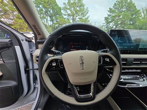 New 2026 Lincoln Corsair Premiere image 14