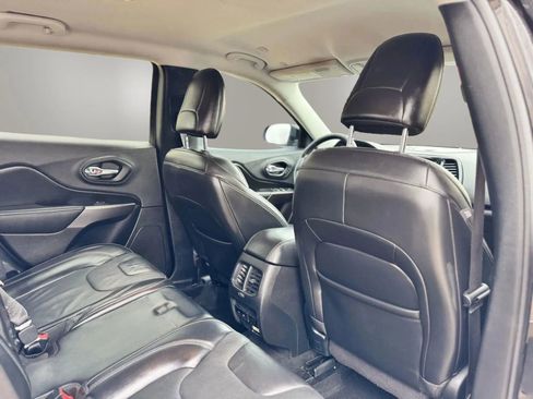 Used 2020 Jeep Cherokee Limited image 16